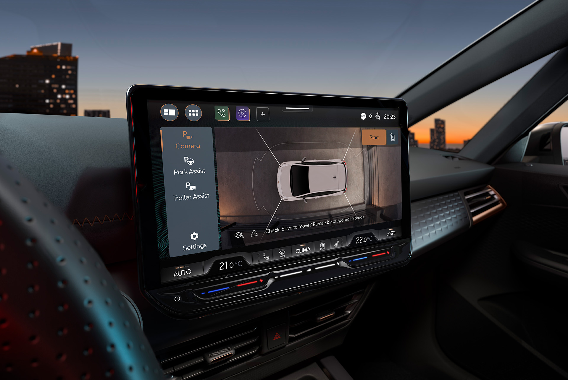 CUPRA Born vista dall’alto del monitor del sistema di infotainment online da 12,9”