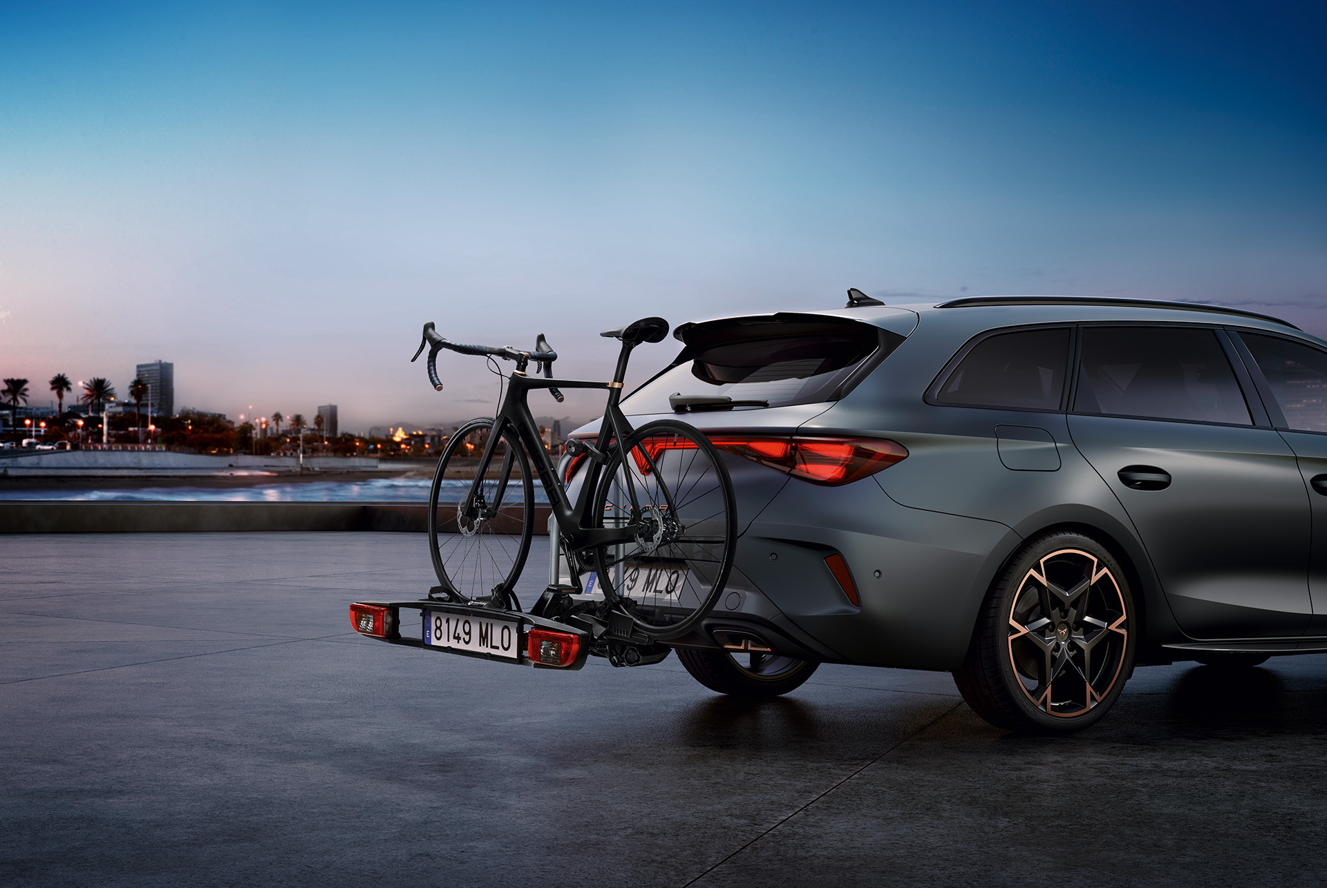 Nuova Cupra Leon Sportstourer 2024 portabici Thule per gancio di traino